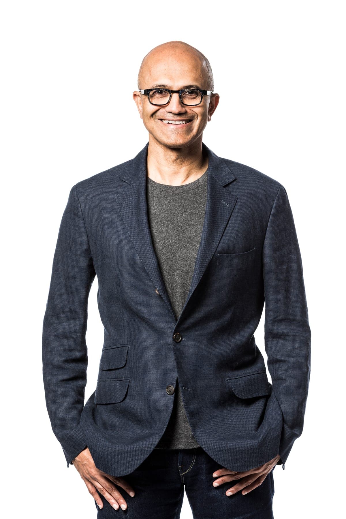 2017년 Microsoft 공식 초상 사진의 Satya Nadella